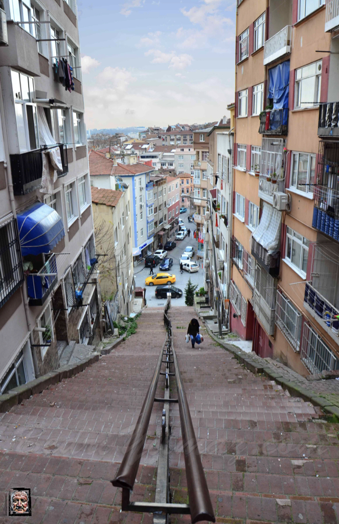 Ağır Ağır Çıkacaksın Bu Merdivenleri