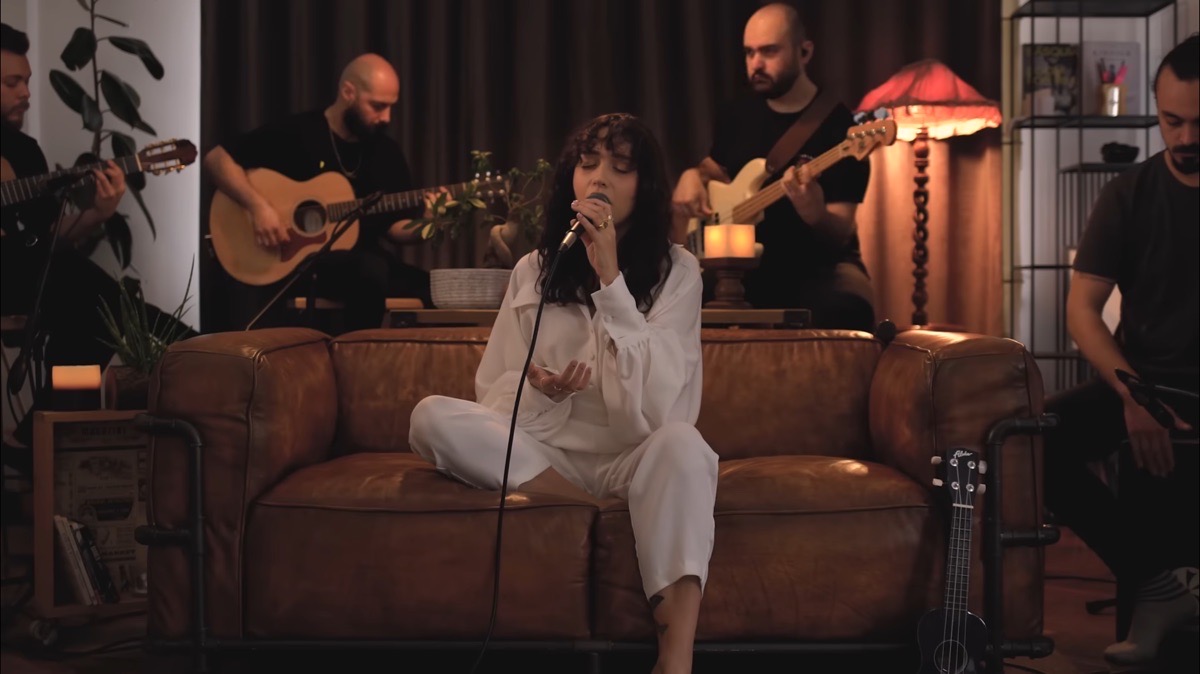 Eksik Bir Şey - Zeynep Bastık