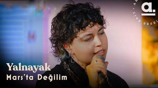 Mars'ta Değilim - Yalnayak (2021)
