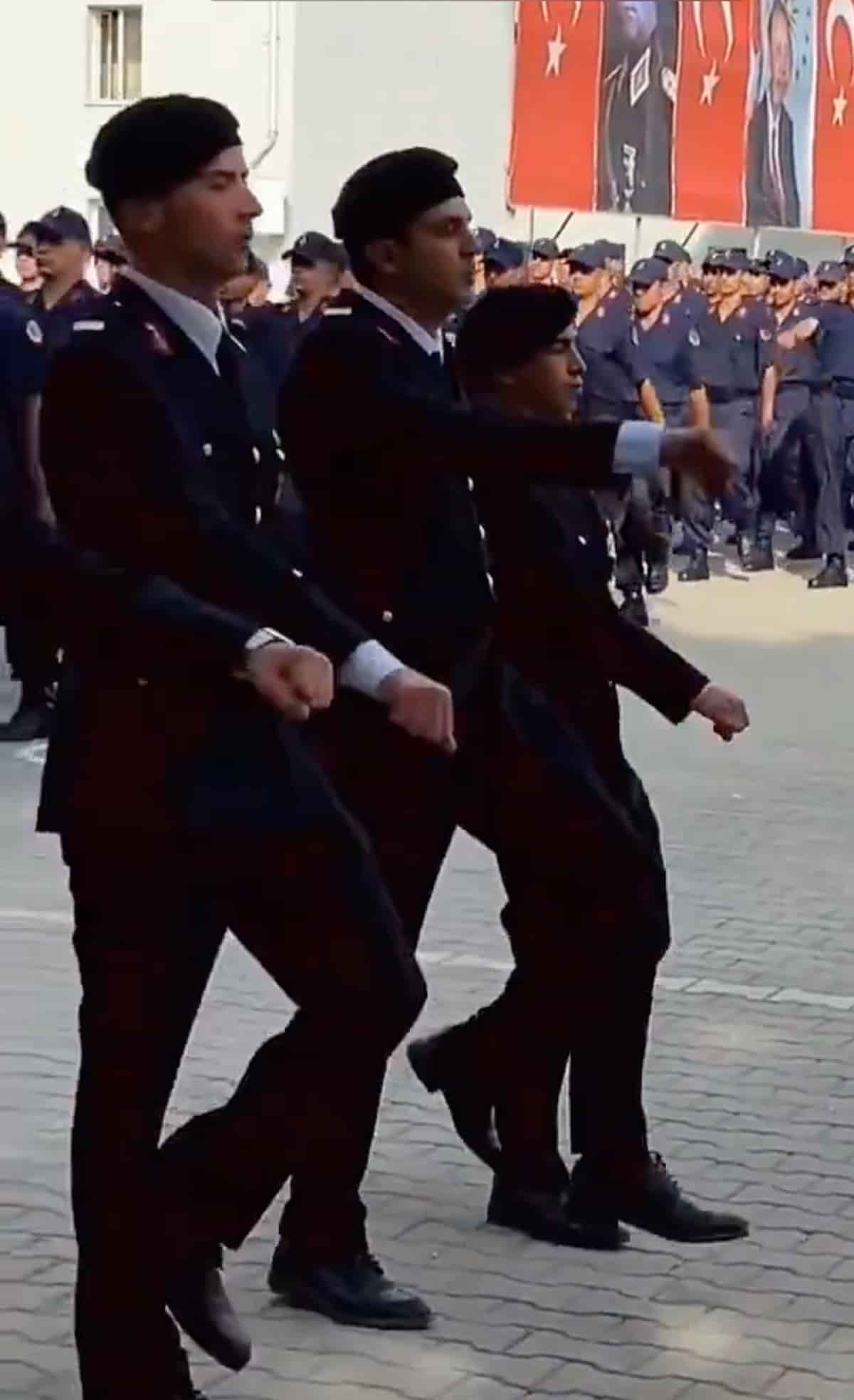 Türk Jandarması ile Çin Ordusu Tören Yürüyüşleri Karşılaştırması