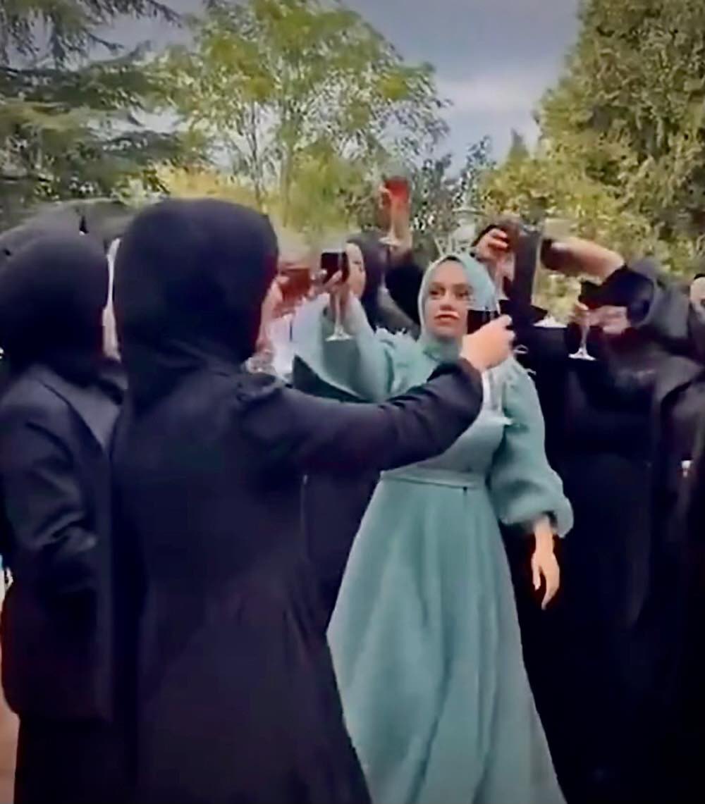 Türkiye'den İnsan Manzaraları - Türbanlı Gelin