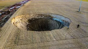 Konya'da 12 Metre Derinliğinde Obruk Oluştu