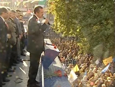 3 Kasım 2002 Milletvekili Seçimleri AK Parti Kırşehir Mitingi’nde Sayın Recep Tayyip Erdoğan’ın Sağlık ile İlgili Vaatleri