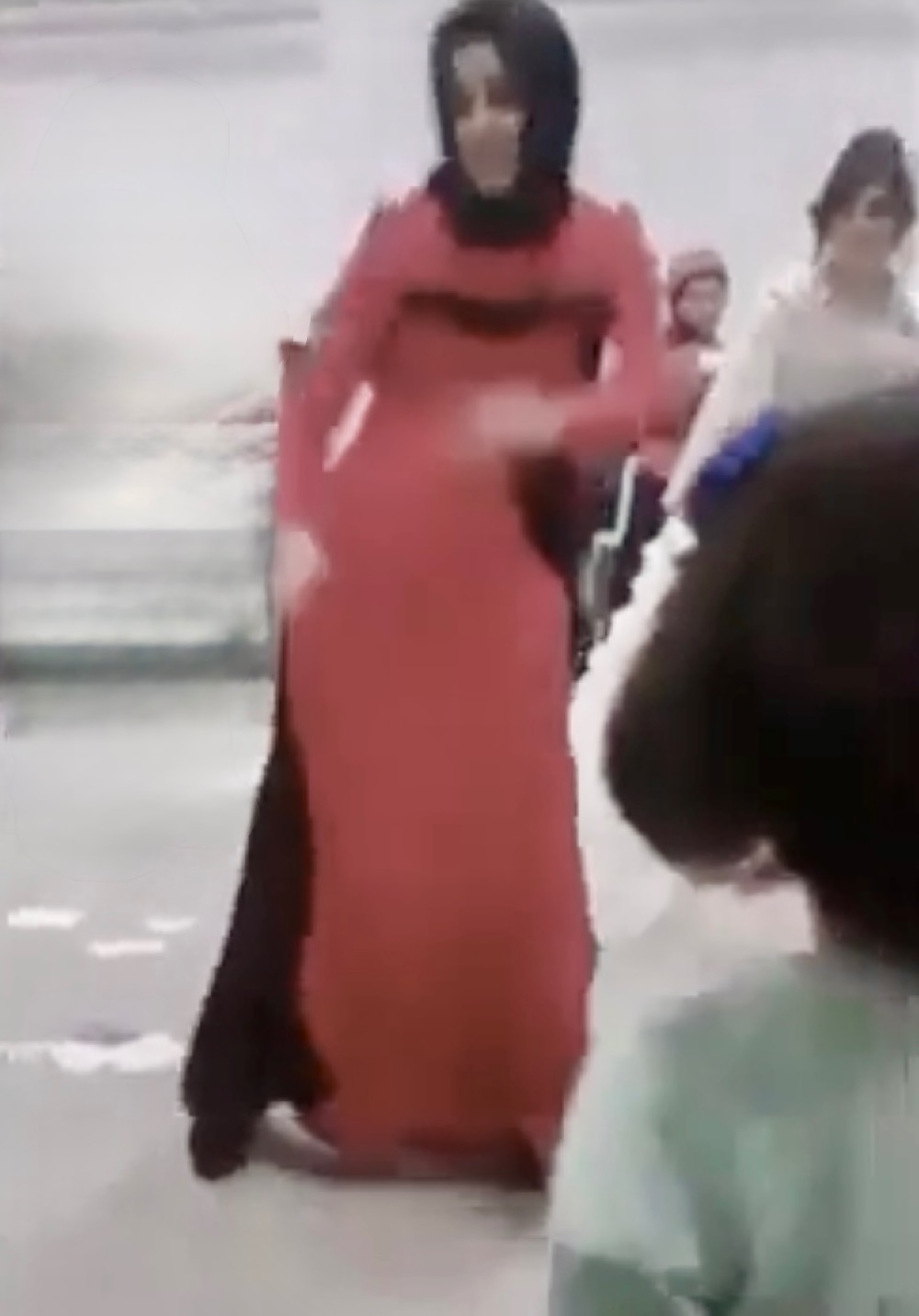 Türkiye'den İnsan Manzaraları: Başörtülü Hanım Kızımızın Çılgın Dans Patlaması