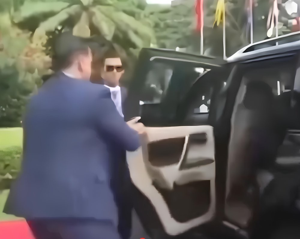 Türkiye’den İnsan Manzaraları: Baş Korumanın Kapısını Açan Koruma