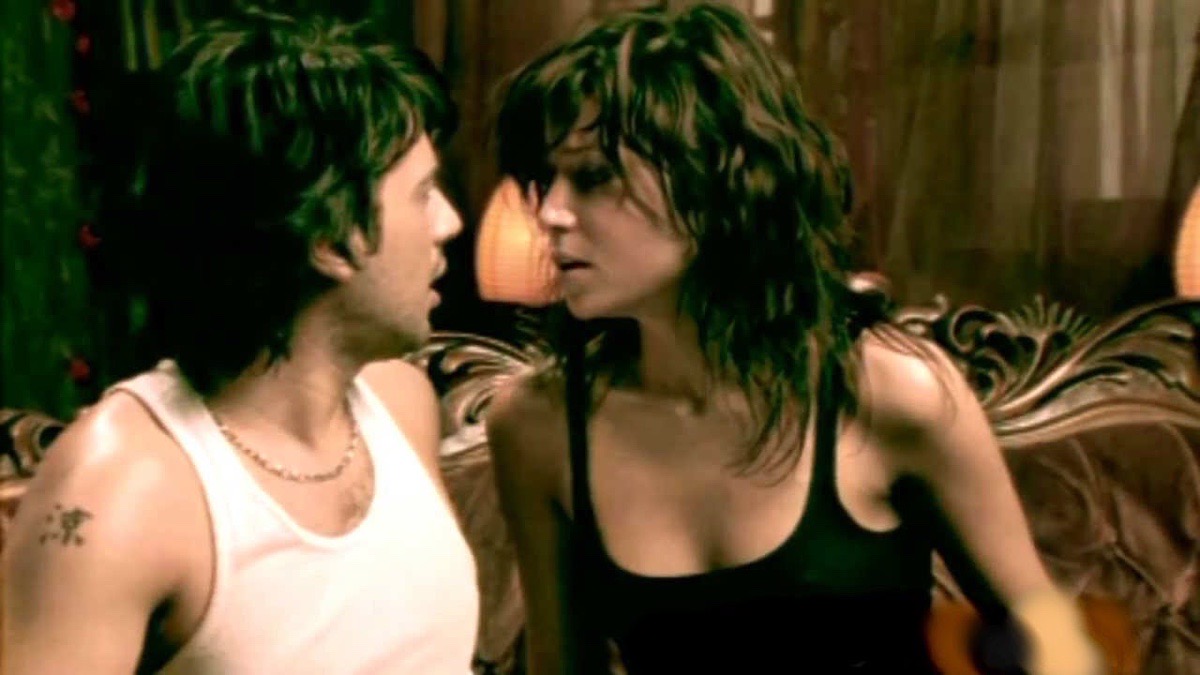 Gidecek Yerim Mi Var - Emre Altuğ (2003)