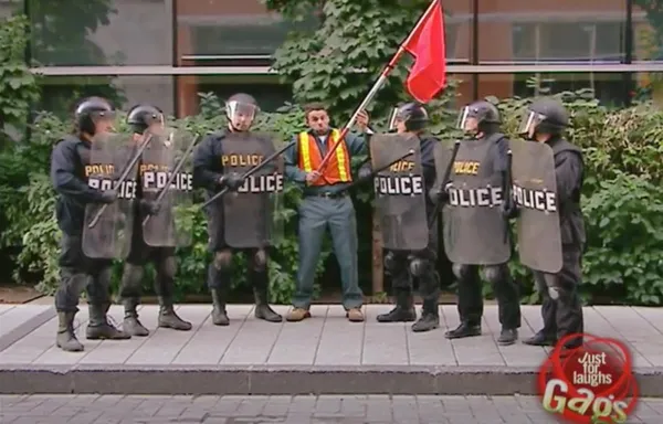 Kırmızı Bayraklı Gösteri