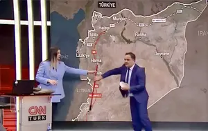 Türkiye'den İnsan Manzaraları – CNN Türk'de Vileda Sapı ile Harita Açıklamak