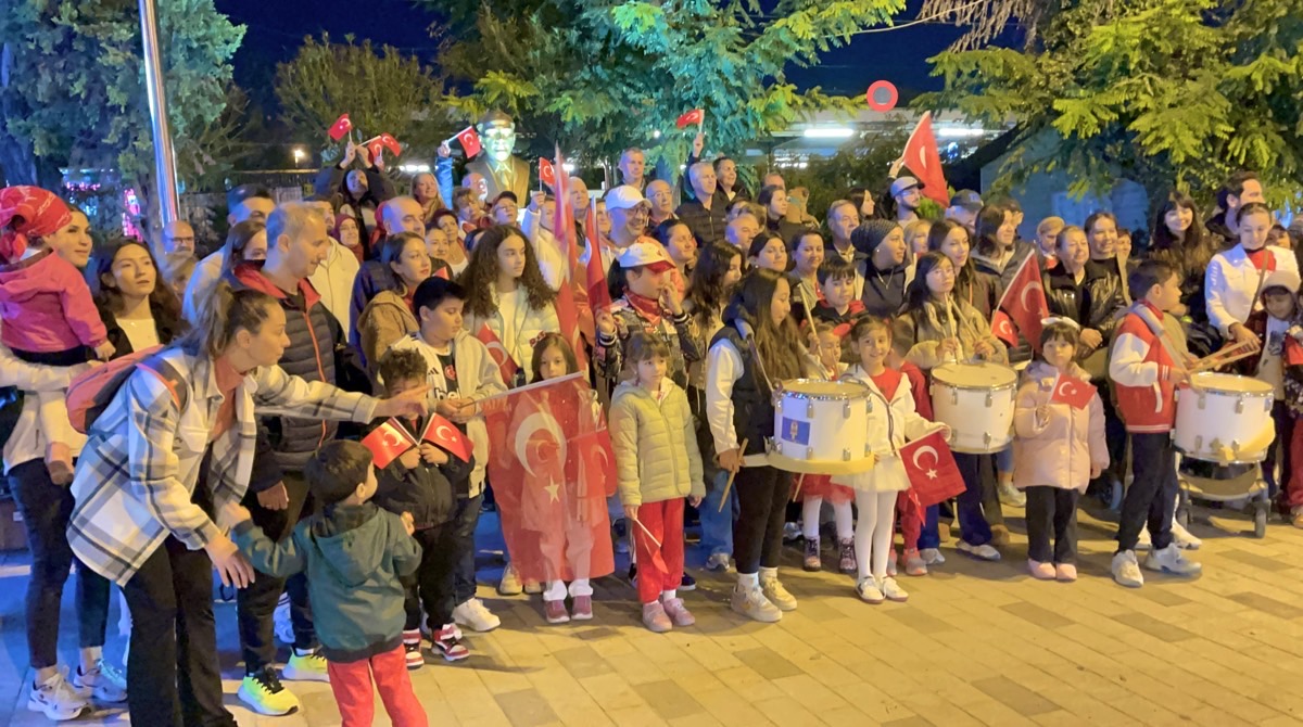 Yeşilyurt’ta 29 Ekim Coşkusu Fener Alayıyla Yaşandı