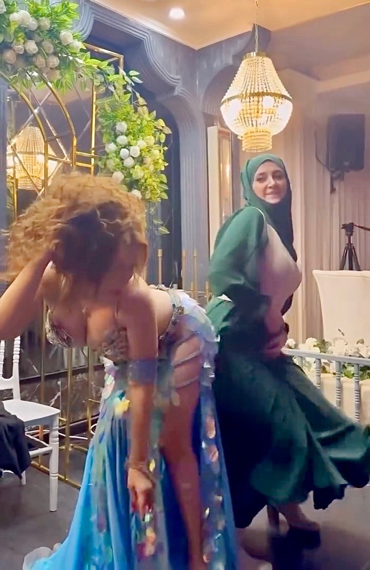 Türkiye’den İnsan Manzaraları: Oryantal Dansöze Eşlik Eden Türbanlı