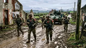 Muharebe Alanındaki Postallar (Boots on the Ground)